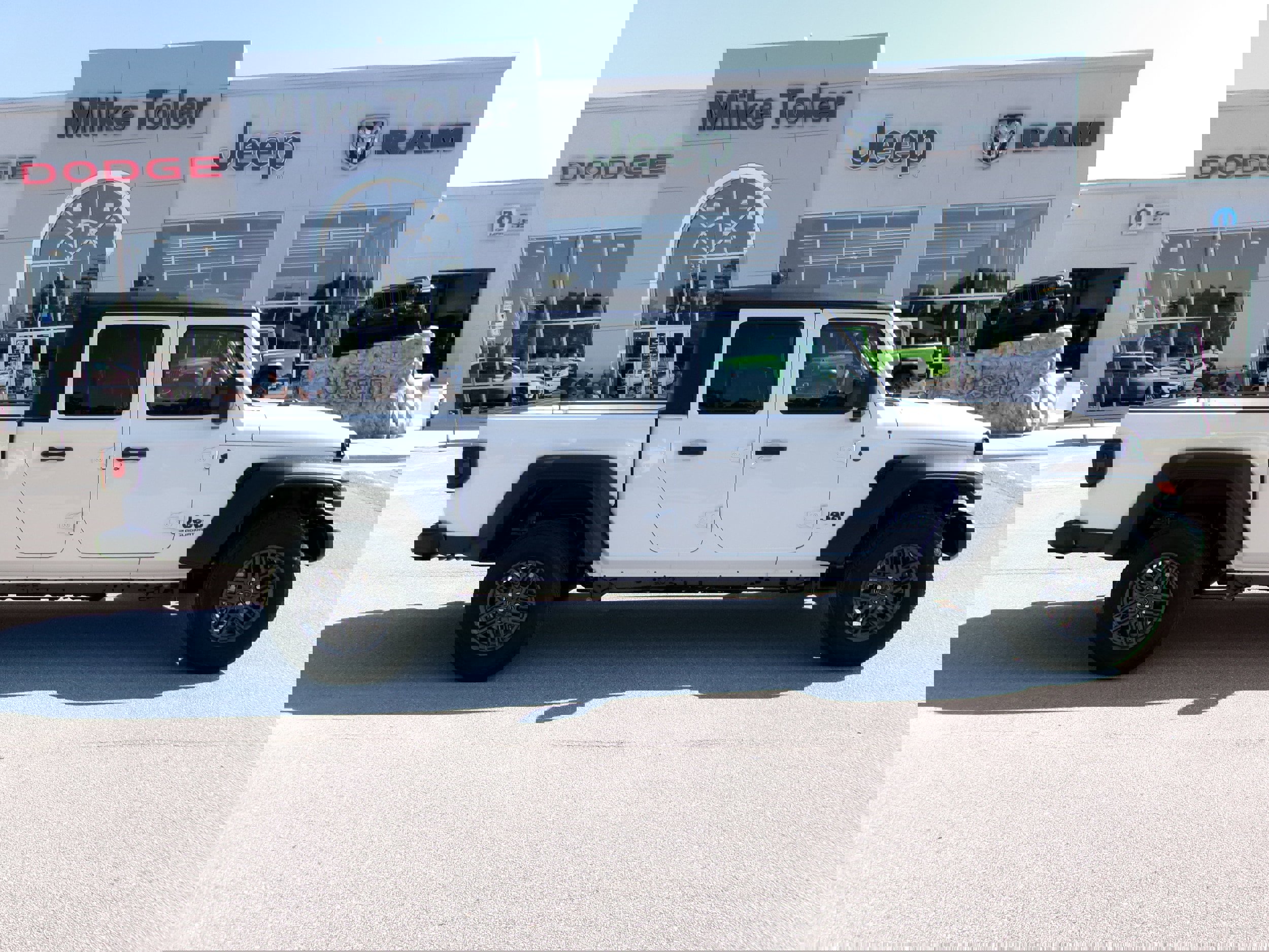 New 2025 Jeep Gladiator Sport image 5