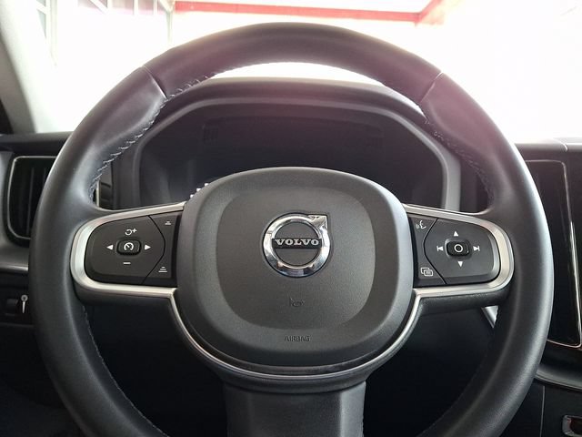Used 2022 Volvo XC60 B5 Momentum AWD/4WD image 19