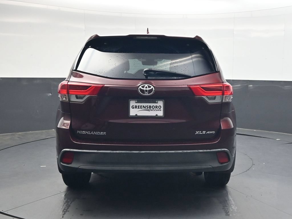 Used 2019 Toyota Highlander XLE AWD/4WD image 12