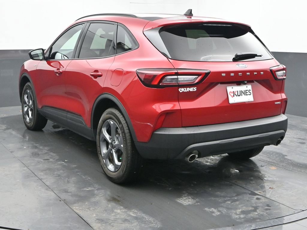 Used 2025 Ford Escape ST-Line w/ Cold Weather Package image 9