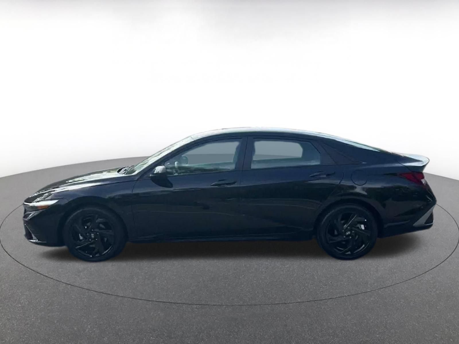 Used 2026 Hyundai Elantra Sport FWD image 8