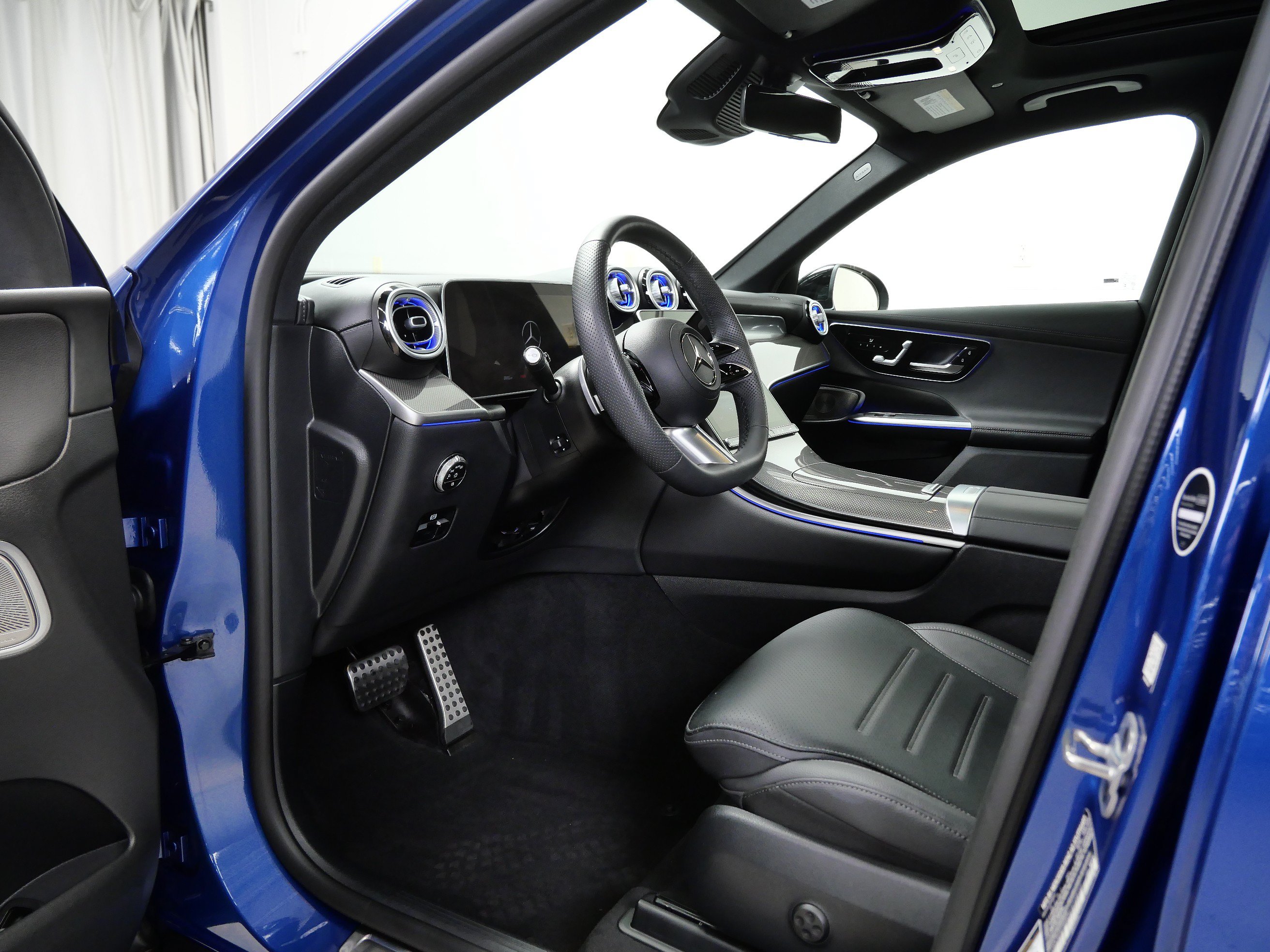 Used 2025 Mercedes-Benz GLC 300 4MATIC image 14