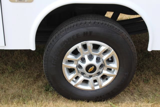 Used 2024 Chevrolet Silverado 2500 LT AWD/4WD image 23