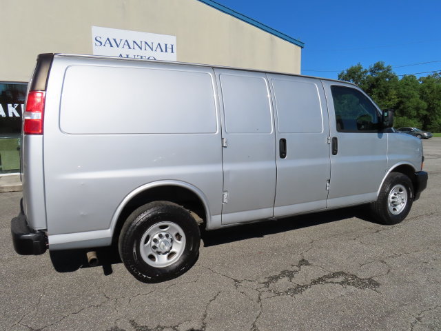 Used 2018 Chevrolet Express 2500 w/ Driver Convenience Package RWD image 8