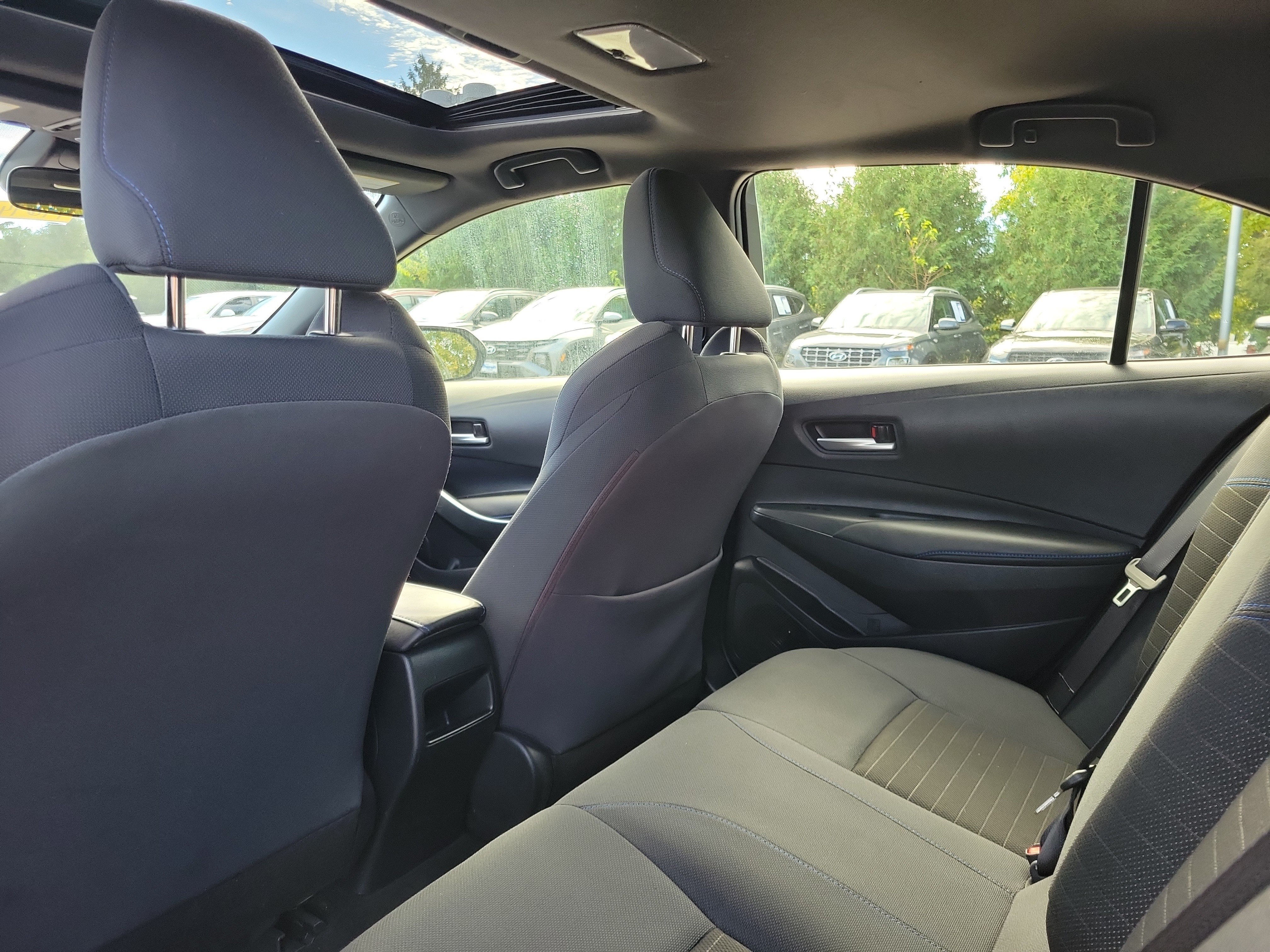 Used 2021 Toyota Corolla SE w/ SE Premium Package FWD image 14