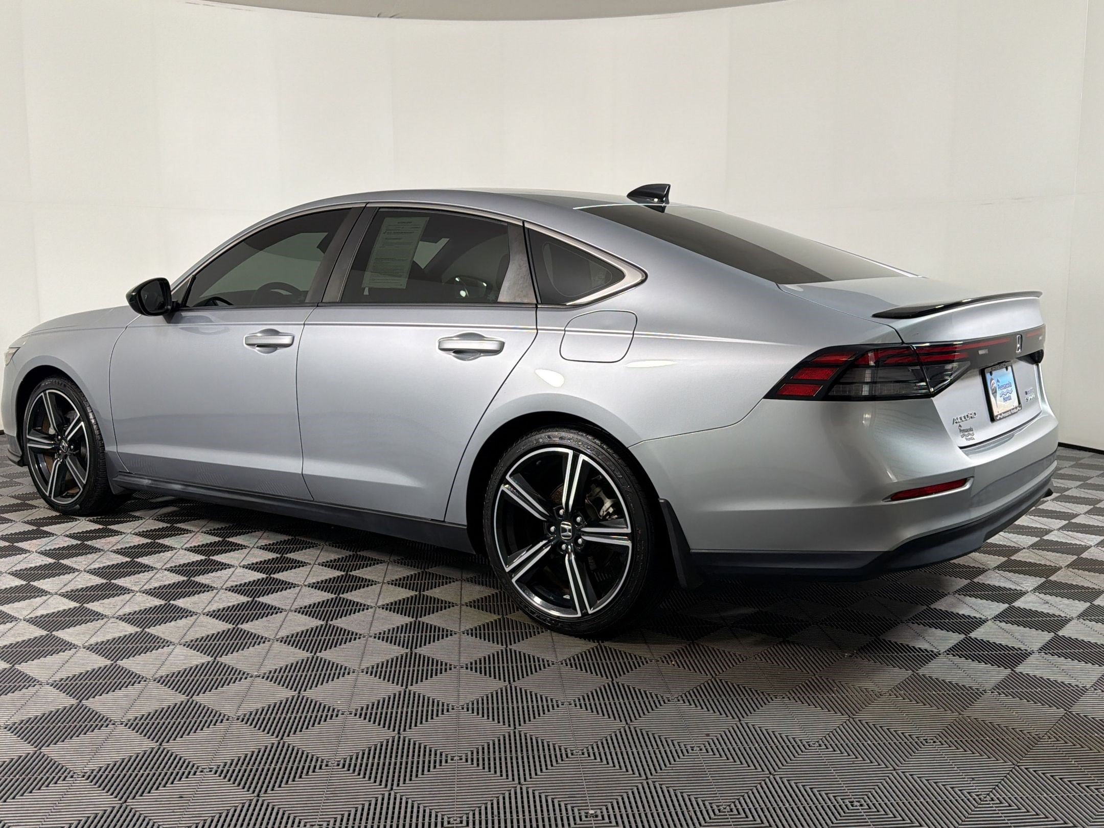 Used 2023 Honda Accord Sport image 2