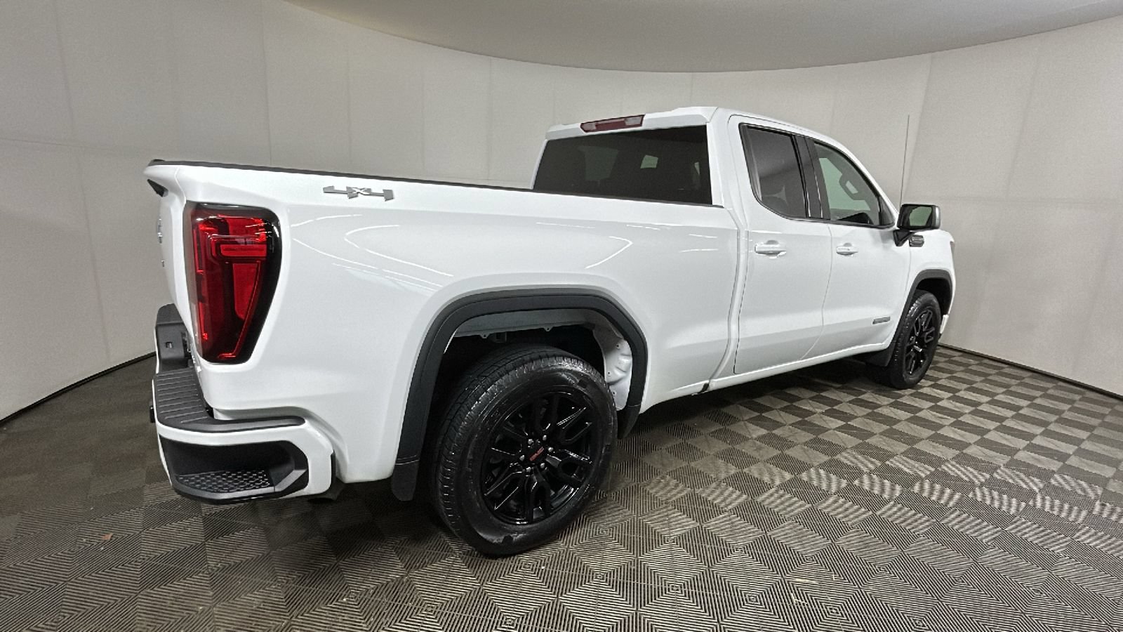 Used 2025 GMC Sierra 1500 Elevation AWD/4WD image 3