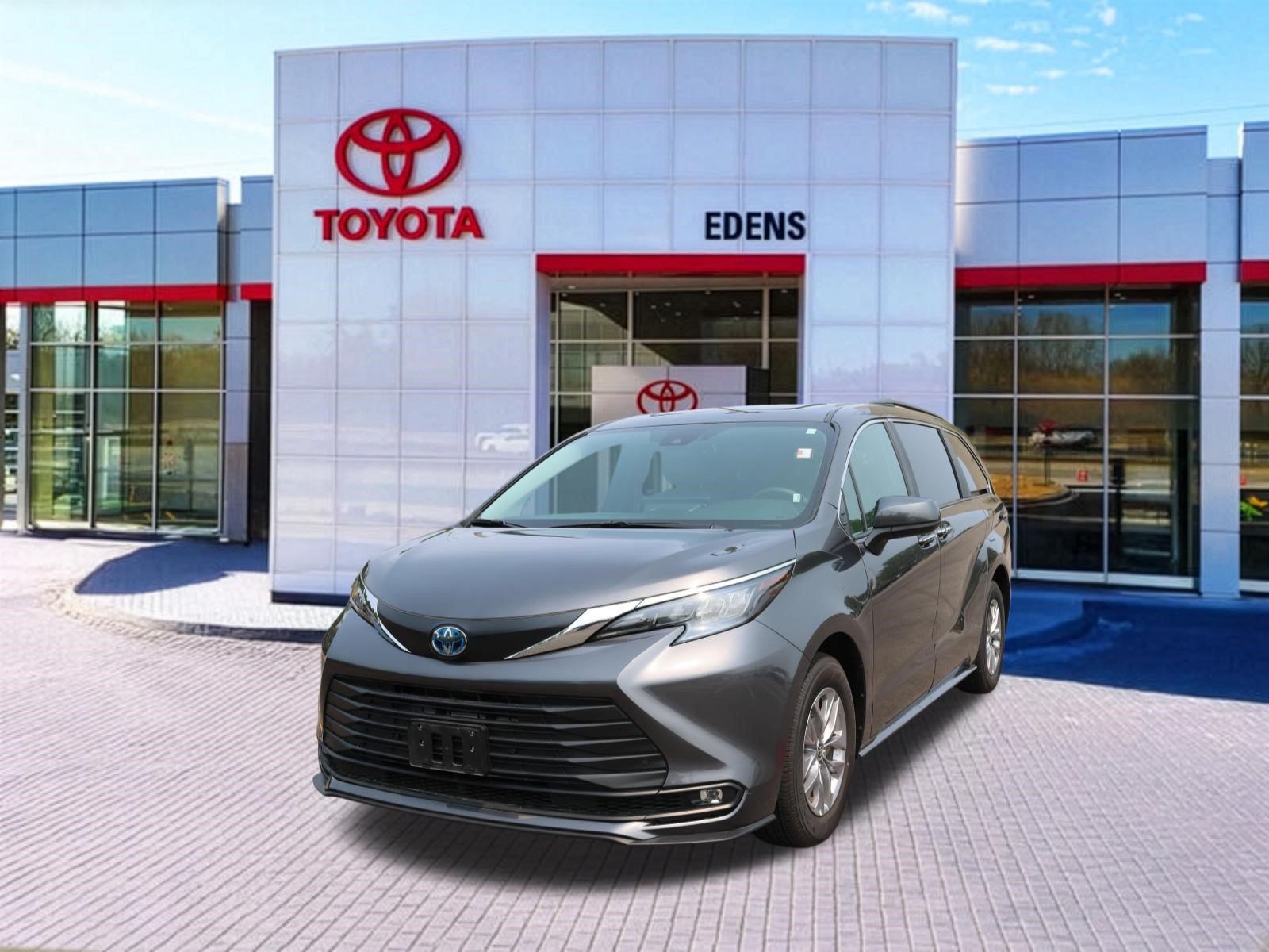 Certified 2025 Toyota Sienna XLE FWD image 11