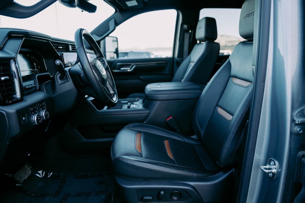 Used 2024 GMC Sierra 3500 AT4 w/ Technology Package AWD/4WD image 17