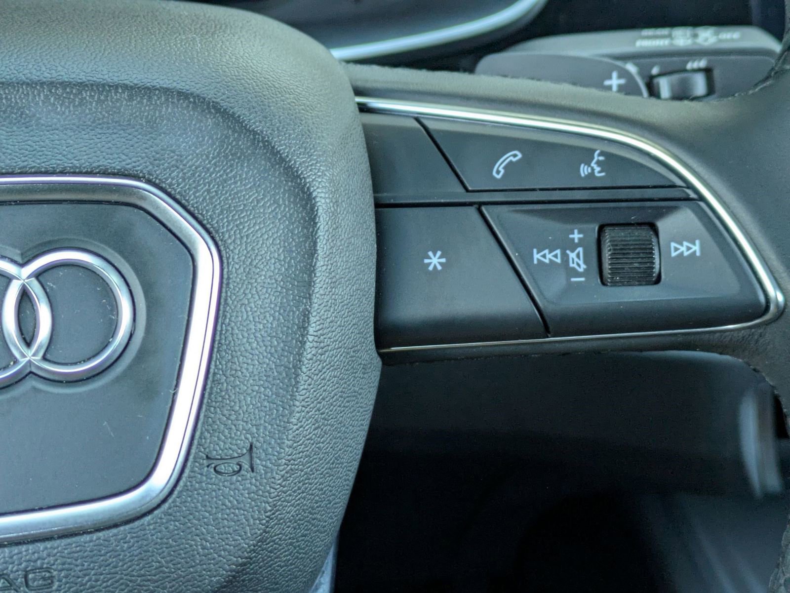 Used 2023 Audi Q3 2.0T Premium w/ Black Optic Sport Package image 11