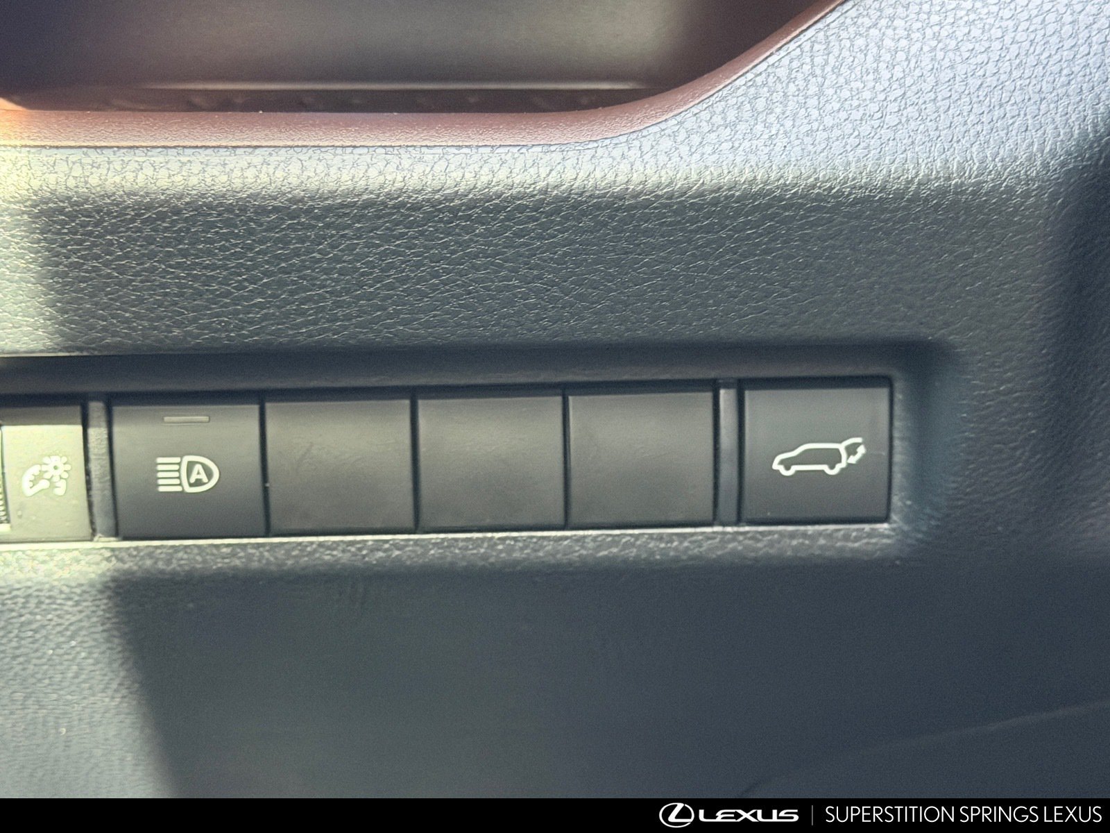 Used 2020 Toyota RAV4 Limited AWD/4WD image 19