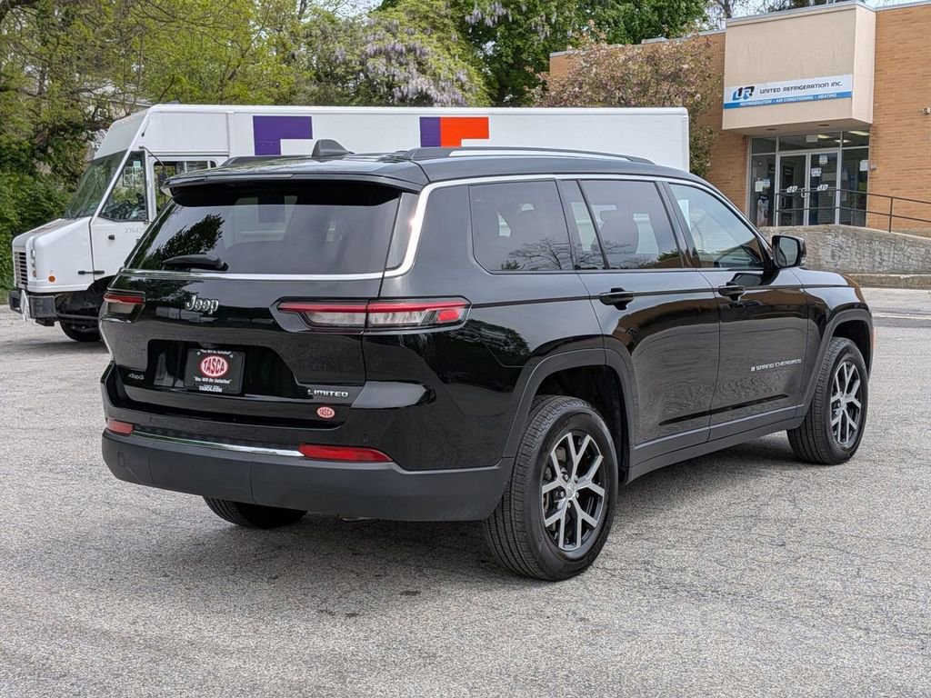 Used 2023 Jeep Grand Cherokee L Limited AWD/4WD image 3