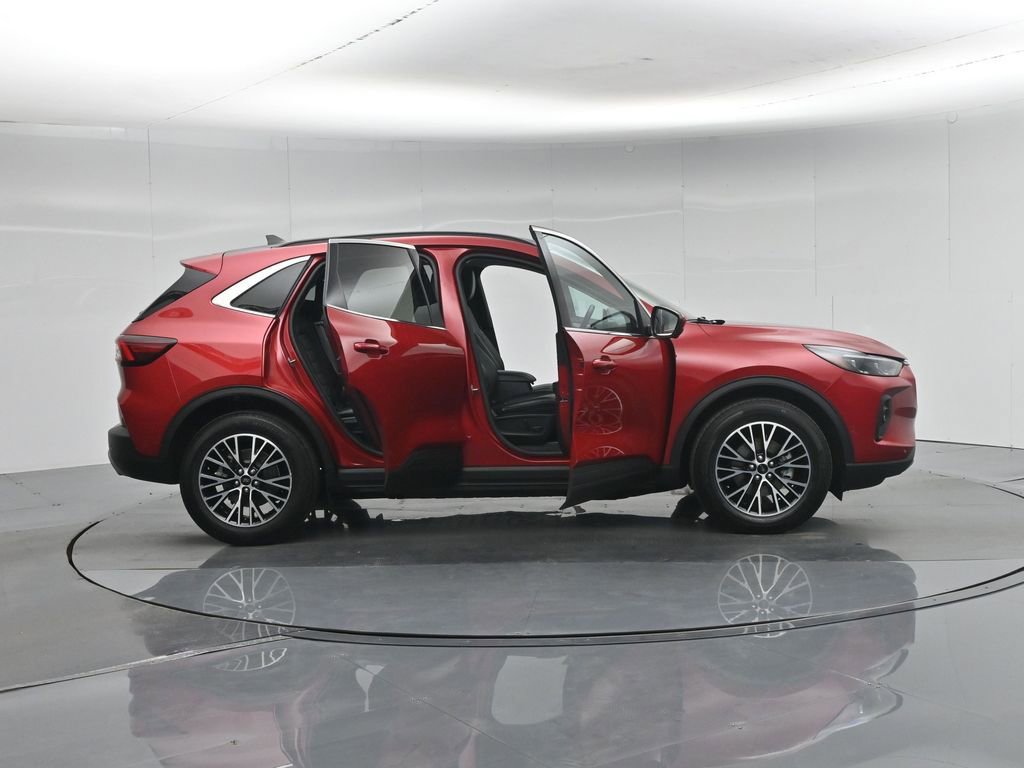Used 2023 Ford Escape SE w/ PHEV Premium Package FWD image 5