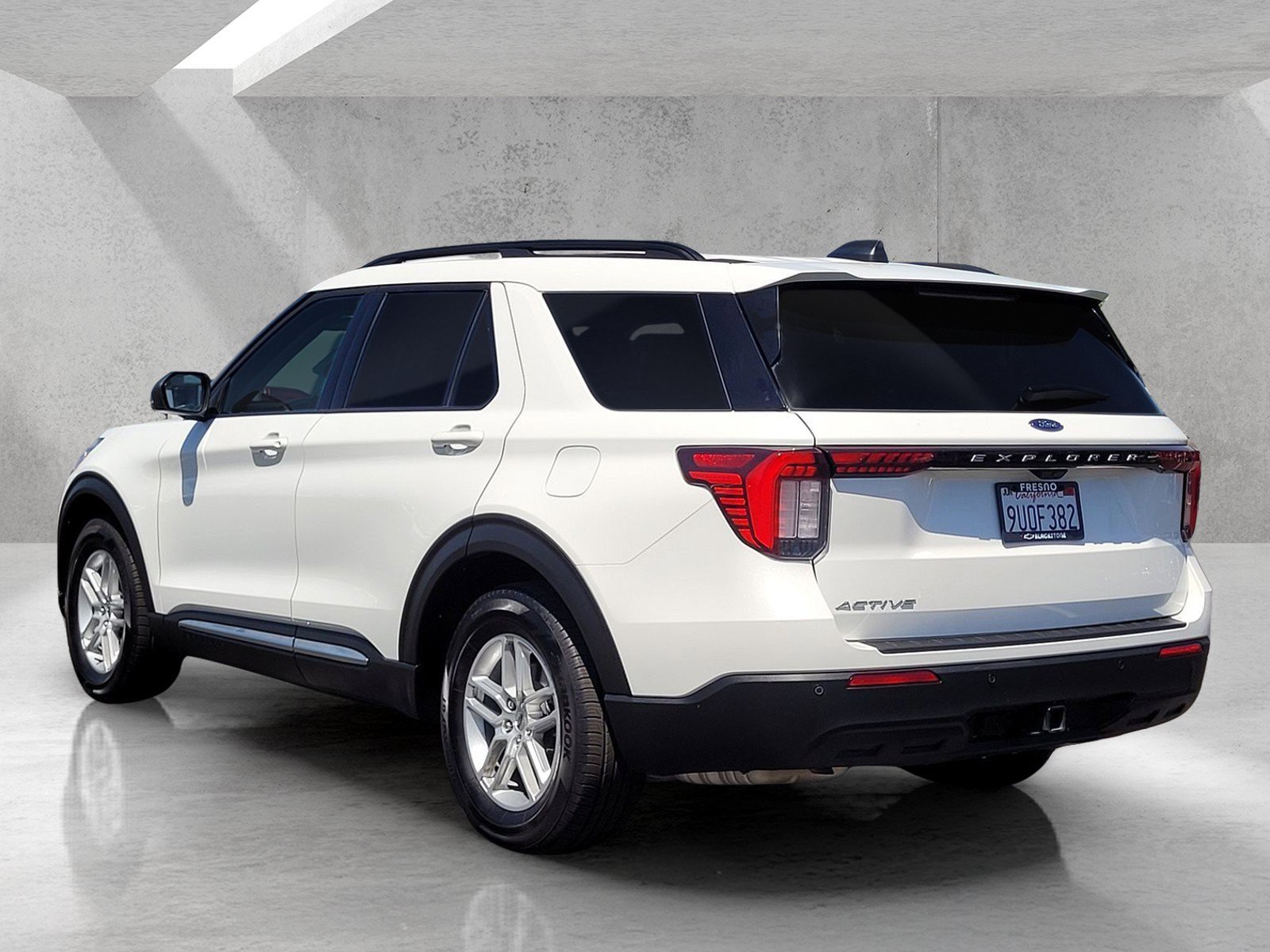 Used 2025 Ford Explorer Active RWD image 7