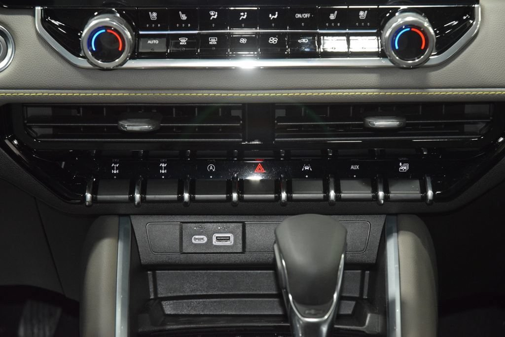 New 2026 Chevrolet Colorado ZR2 w/ Technology Package AWD/4WD image 37