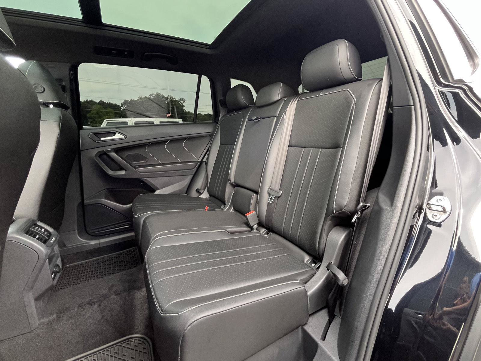 Used 2022 Volkswagen Tiguan SE R-Line AWD/4WD image 17