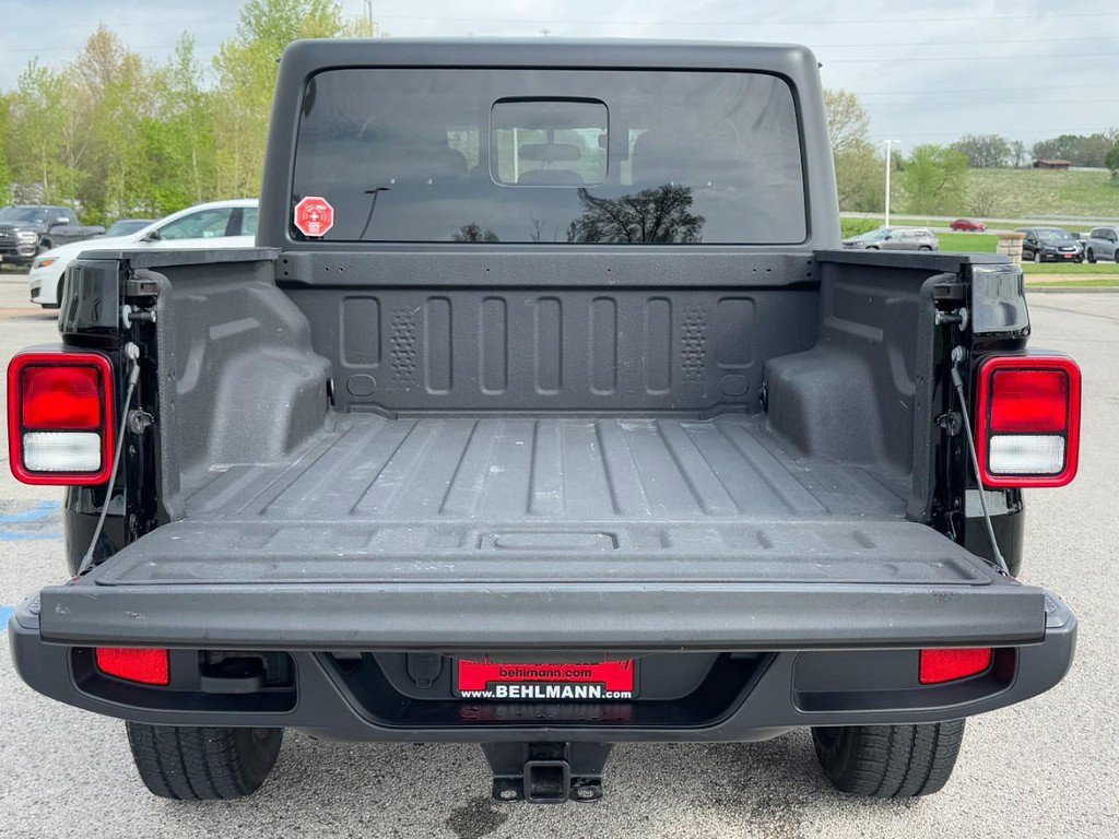 Used 2022 Jeep Gladiator Sport AWD/4WD image 7