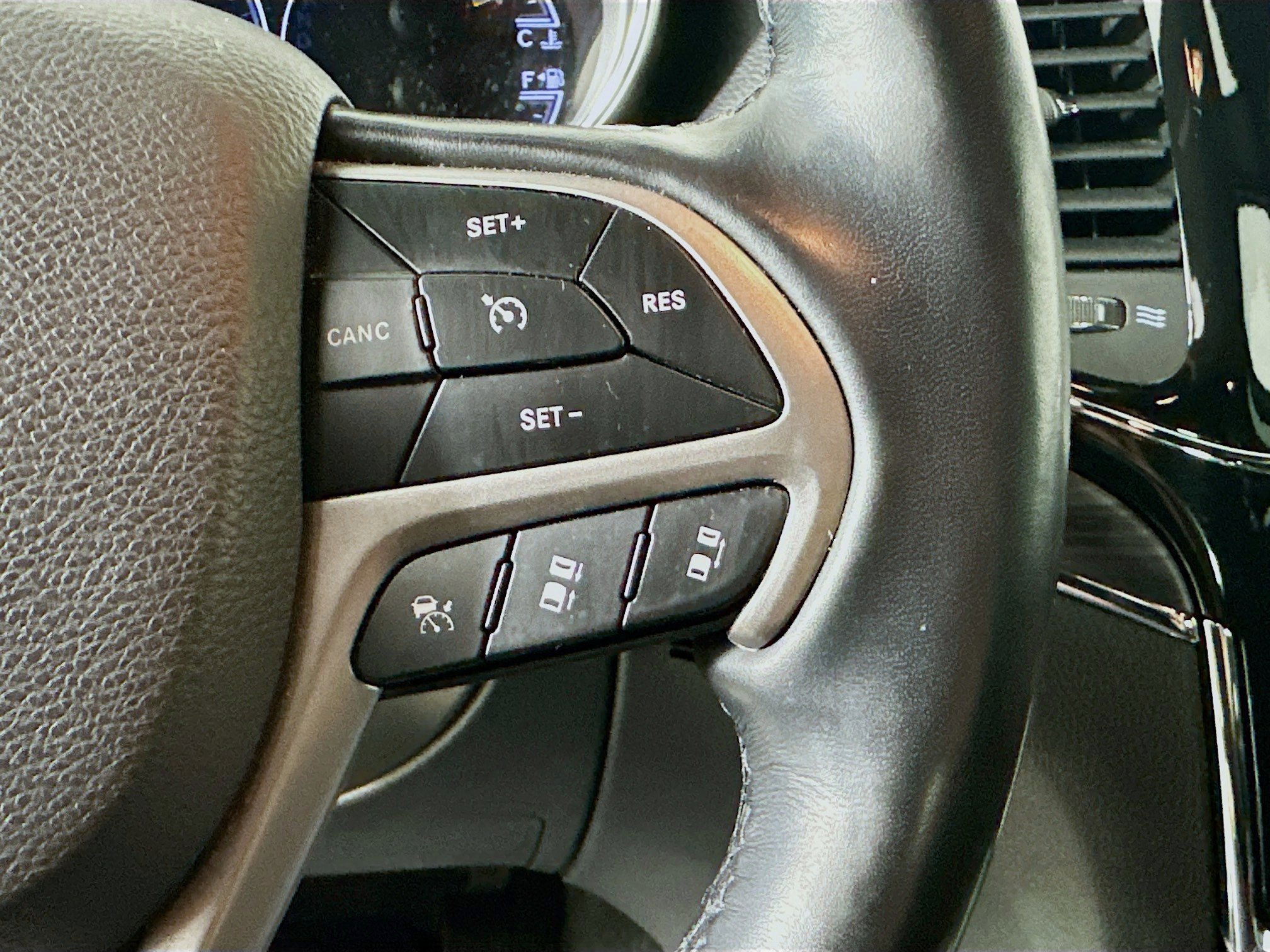 Used 2022 Jeep Grand Cherokee Limited w/ Trailer Tow Group IV image 14