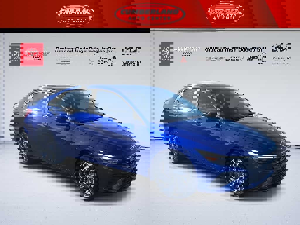 Used 2025 Hyundai Elantra Sport image 2