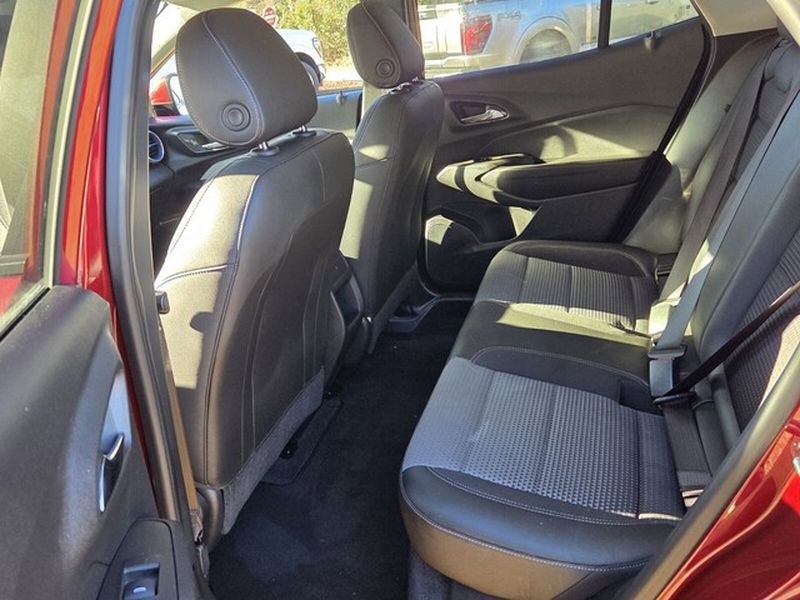 Used 2025 Chevrolet Trax LT image 7