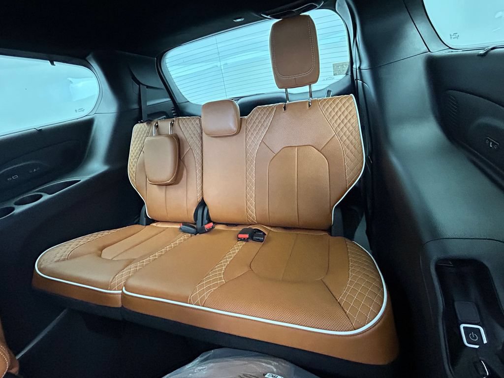 New 2026 Chrysler Pacifica Pinnacle FWD image 27