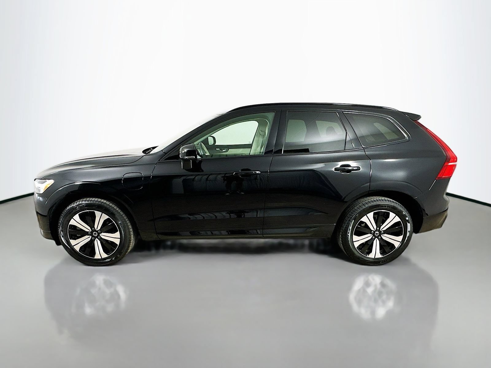 Used 2024 Volvo XC60 T8 Core w/ Climate Package AWD/4WD image 8