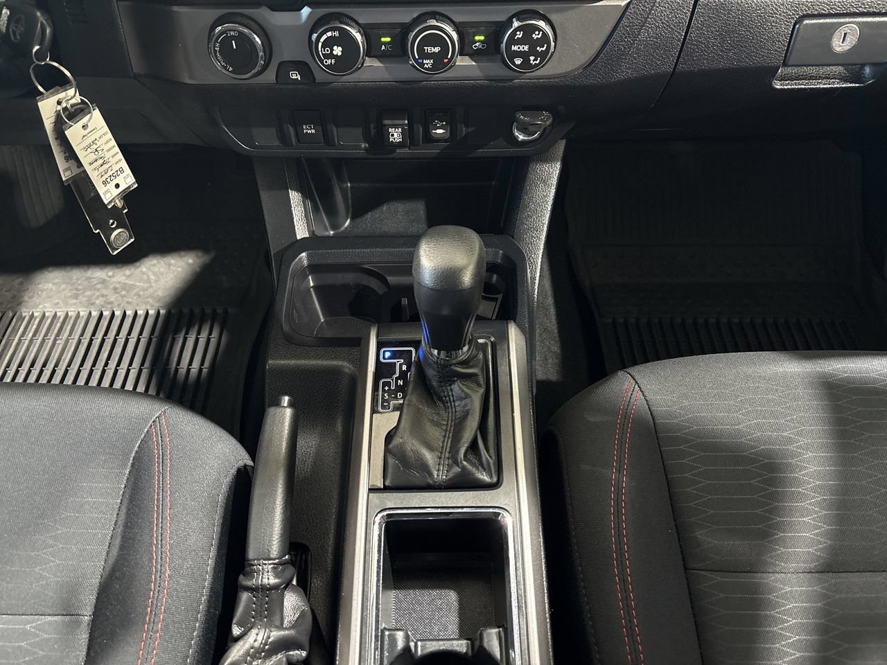 Used 2019 Toyota Tacoma SR5 AWD/4WD image 19