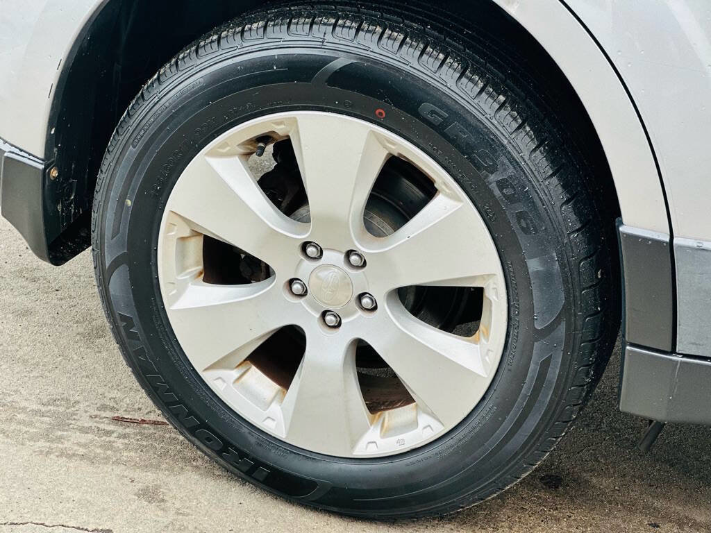 Used 2011 Subaru Outback 2.5i Limited w/ PWR Moonroof Pkg image 5