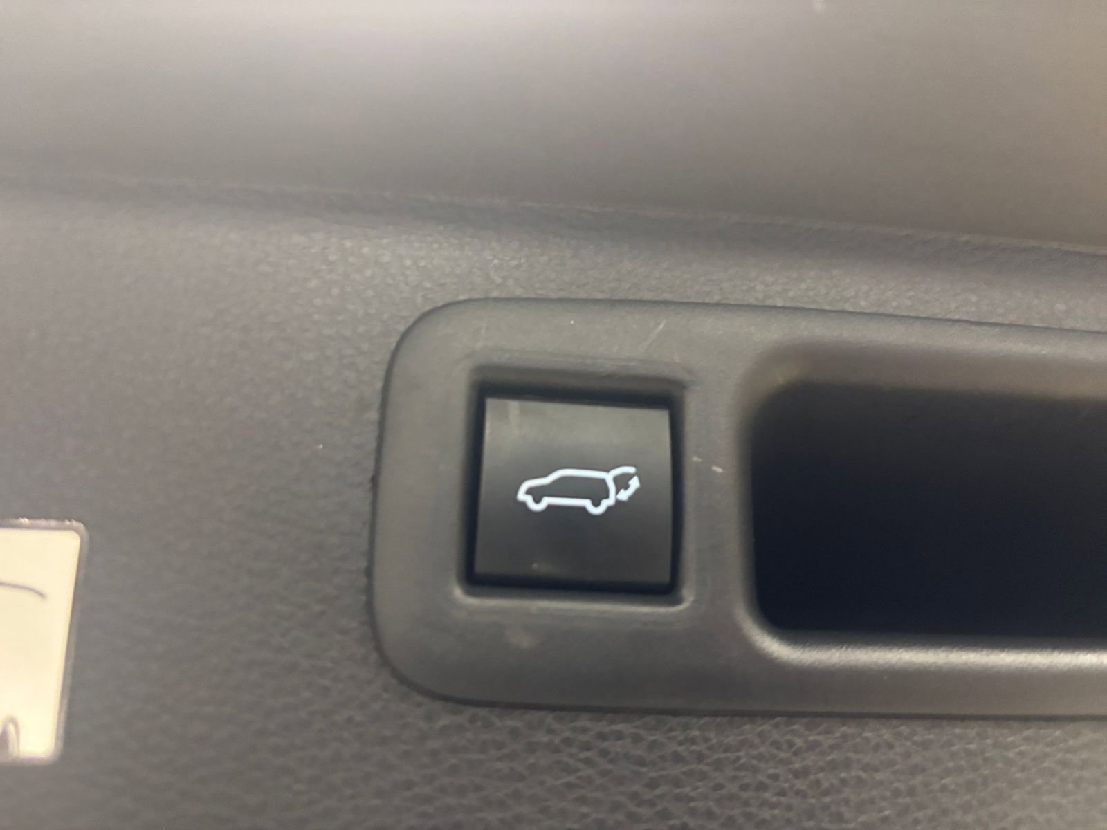 Used 2025 Toyota Highlander LE image 24