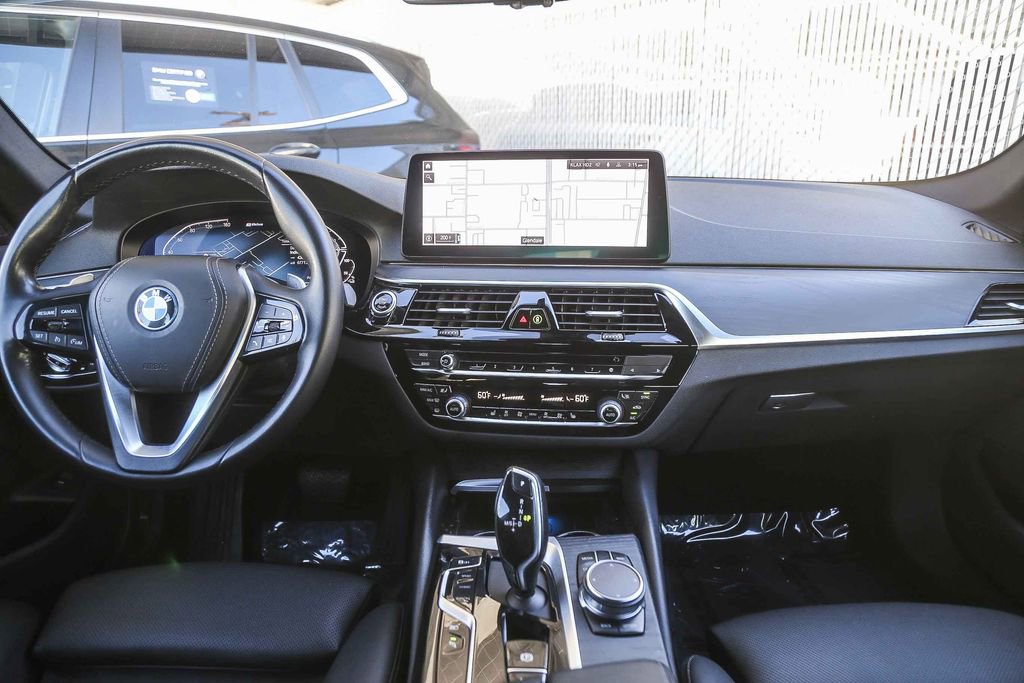 Certified 2023 BMW 530e w/ Convenience Package RWD image 9