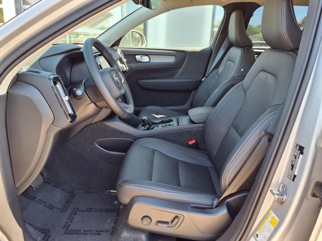Certified 2025 Volvo XC40 B5 Core AWD/4WD image 7