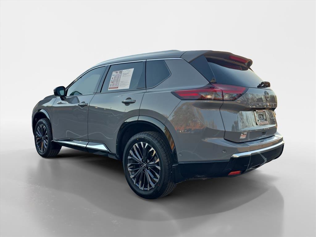 Used 2024 Nissan Rogue Platinum image 3