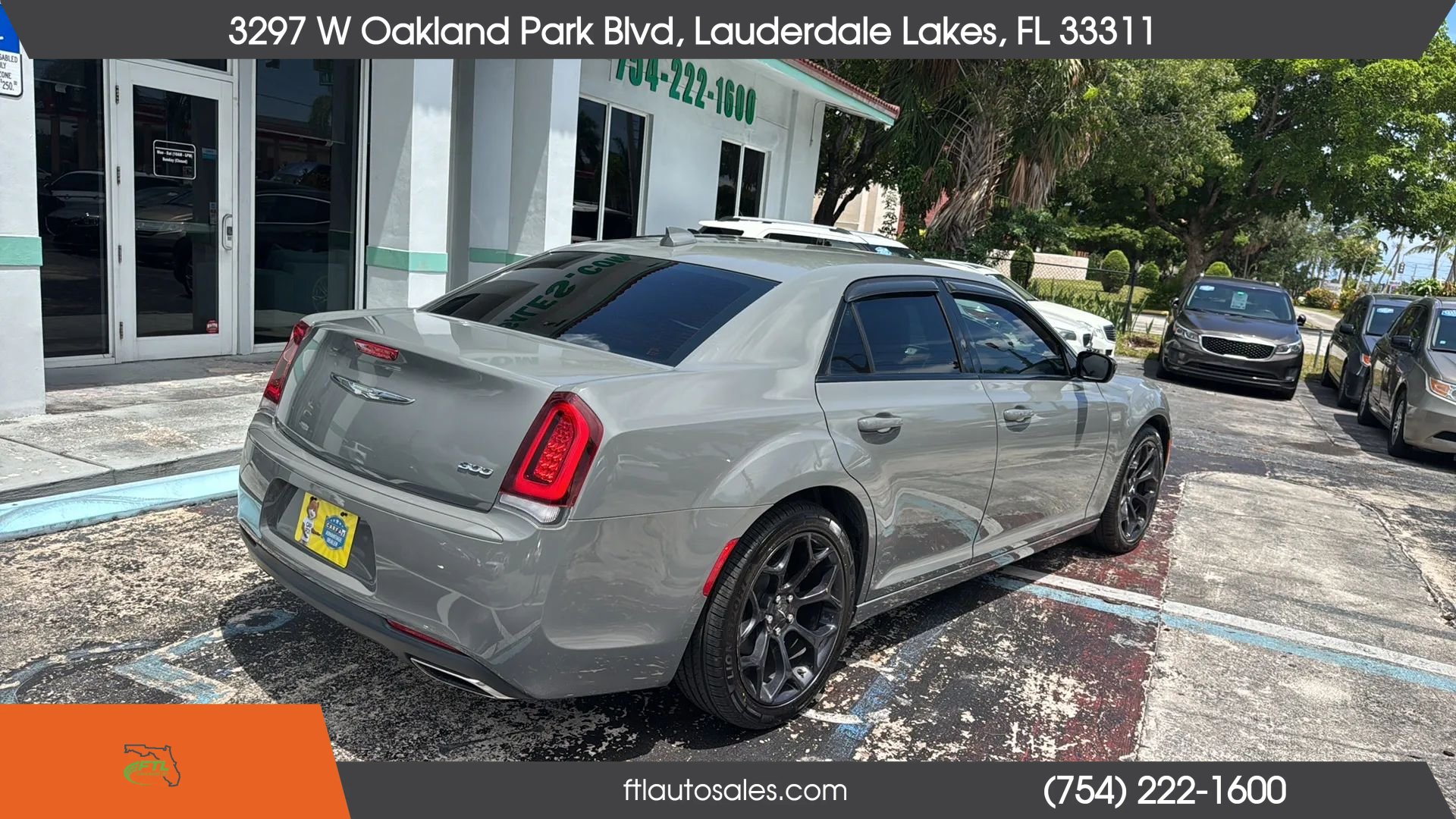 Used 2019 Chrysler 300 Touring w/ Sport Appearance Package RWD image 11