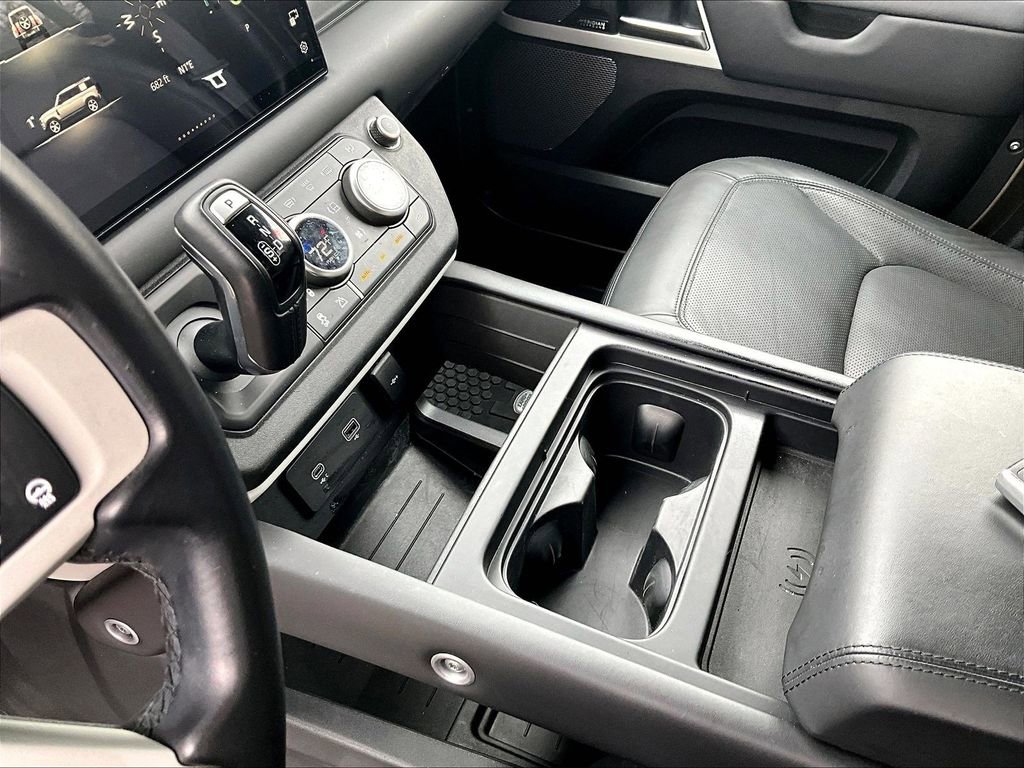 Used 2024 Land Rover Defender 110 SE image 12