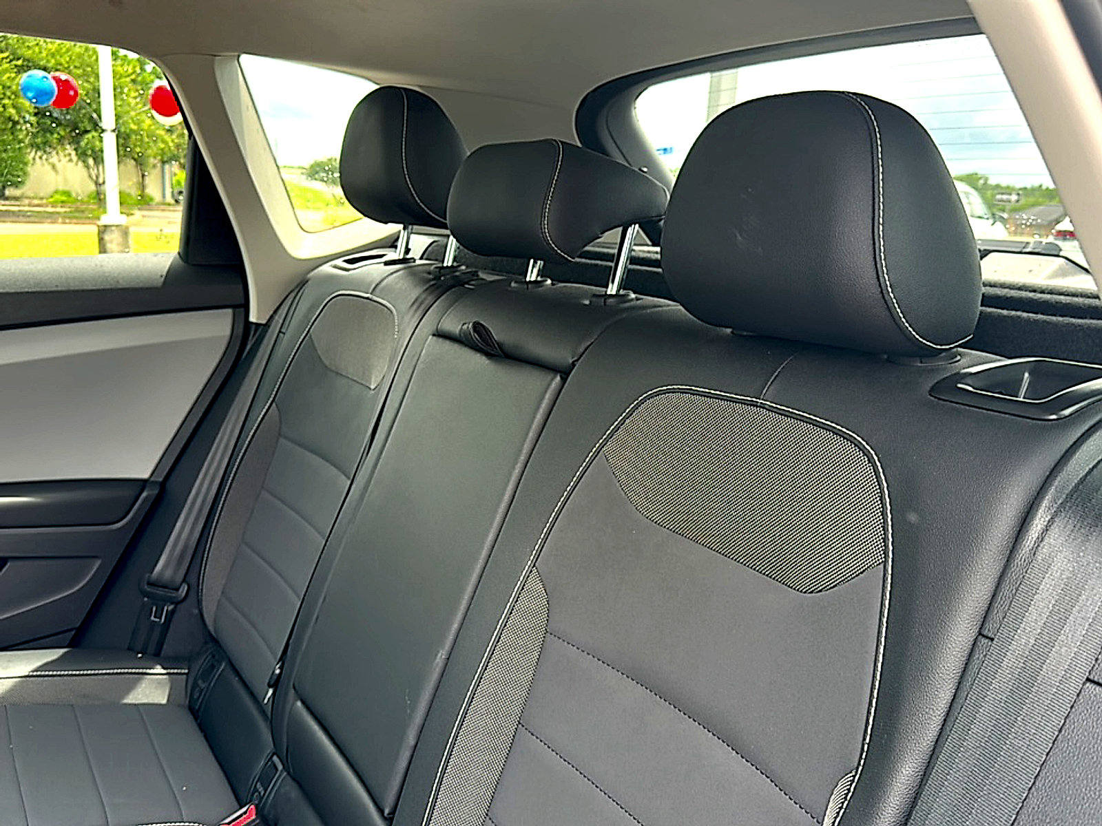 Used 2023 Volkswagen Taos SE w/ Panoramic Sunroof Package FWD image 20