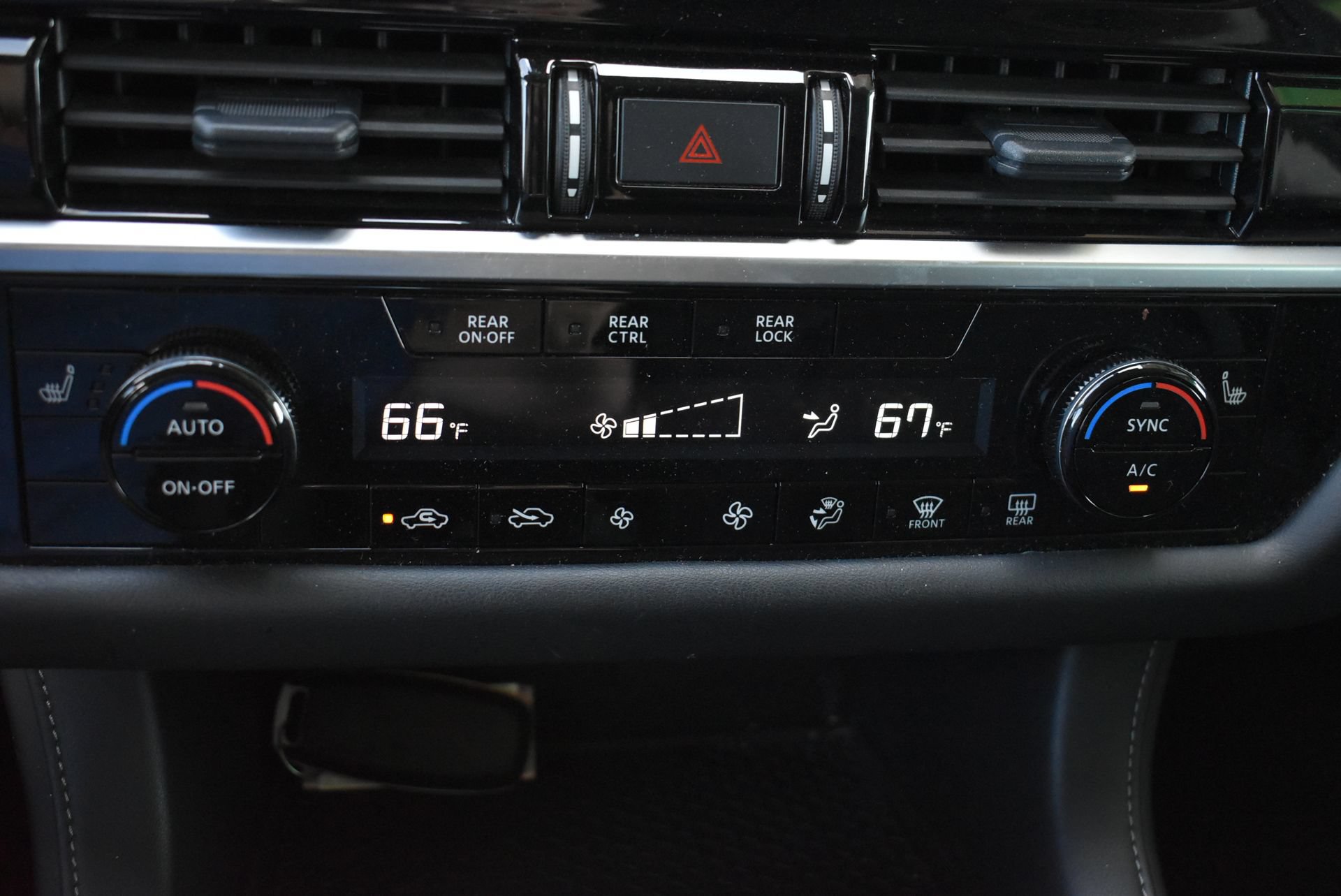 Used 2025 Nissan Pathfinder SV AWD/4WD image 29