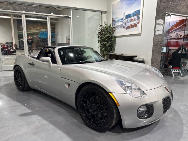 Used 2009 Pontiac Solstice GXP w/ Premium Package RWD image 21