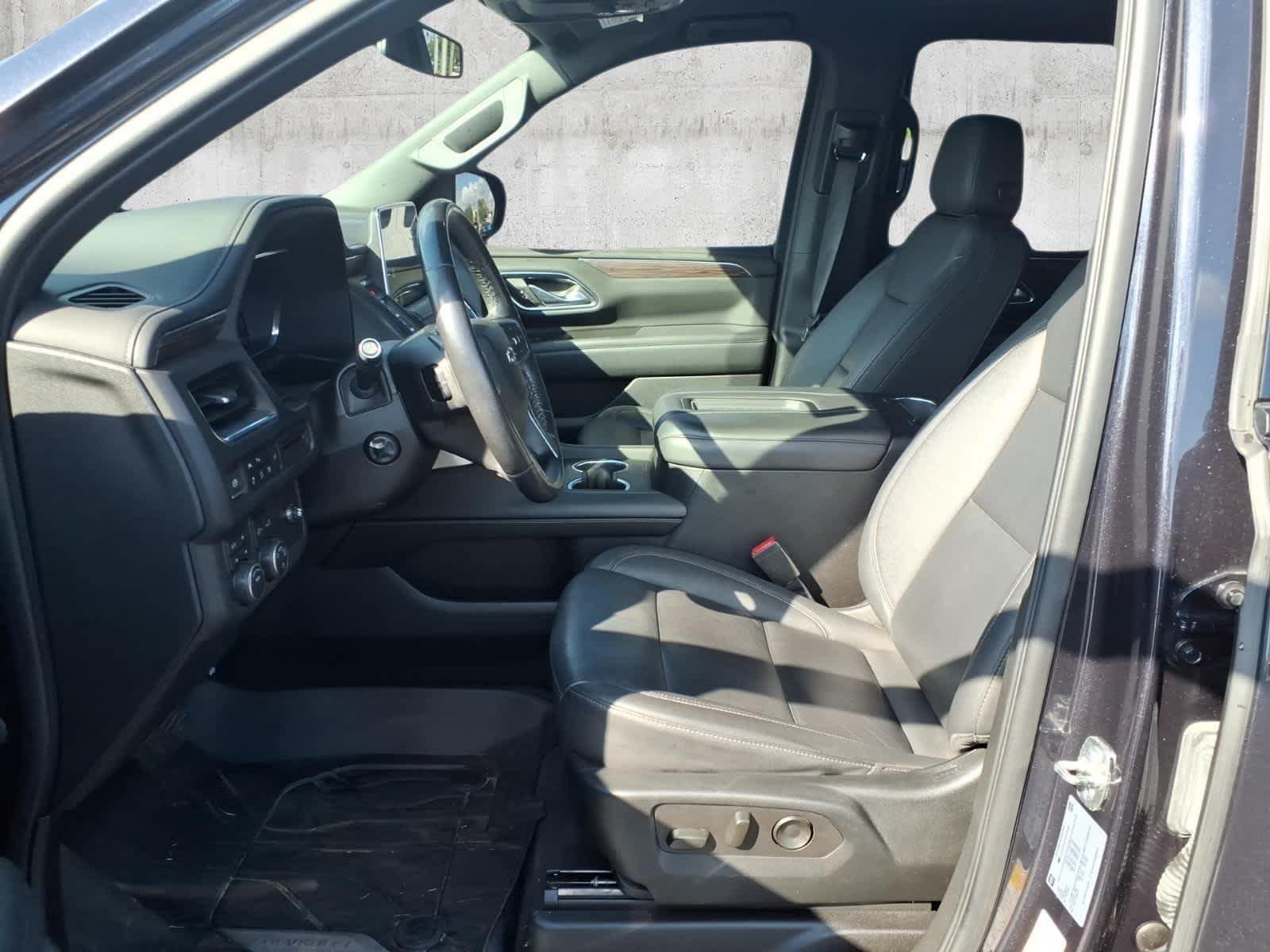 Used 2022 Chevrolet Tahoe Z71 w/ Luxury Package AWD/4WD image 4