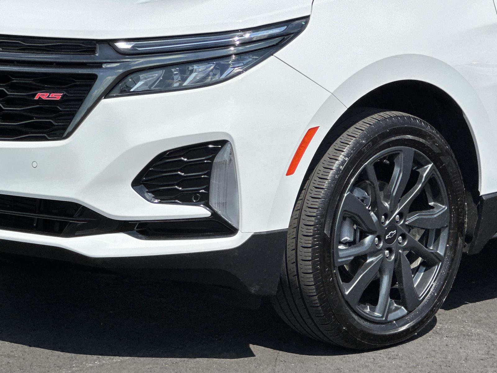 Certified 2023 Chevrolet Equinox RS w/ RS Leather Package AWD/4WD image 7
