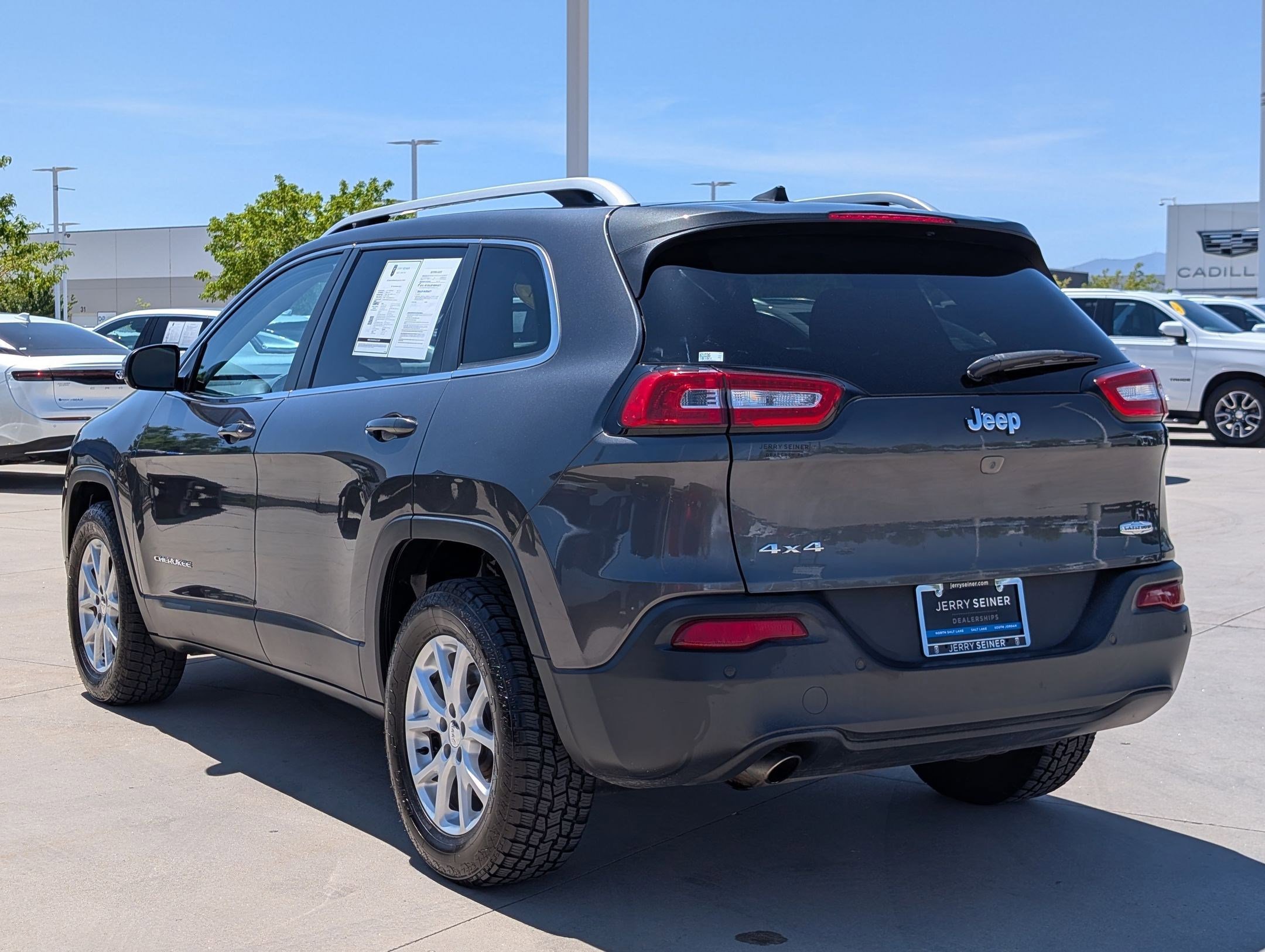 Used 2017 Jeep Cherokee Latitude w/ Safety/Convenience Group AWD/4WD image 3