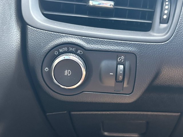 Used 2019 Buick Envision Essence FWD image 31
