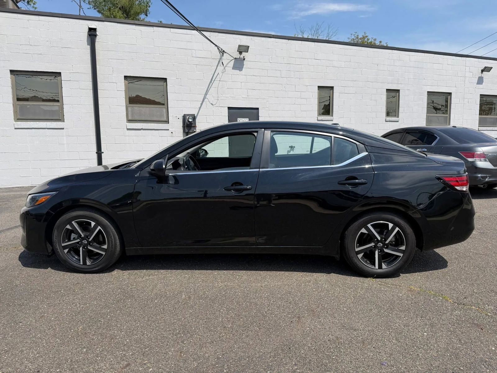 Used 2024 Nissan Sentra SV FWD image 14