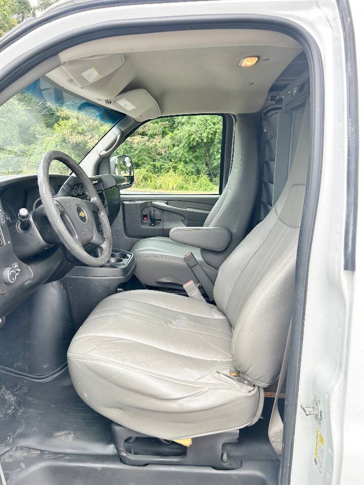 Used 2015 Chevrolet Express 3500 RWD image 10