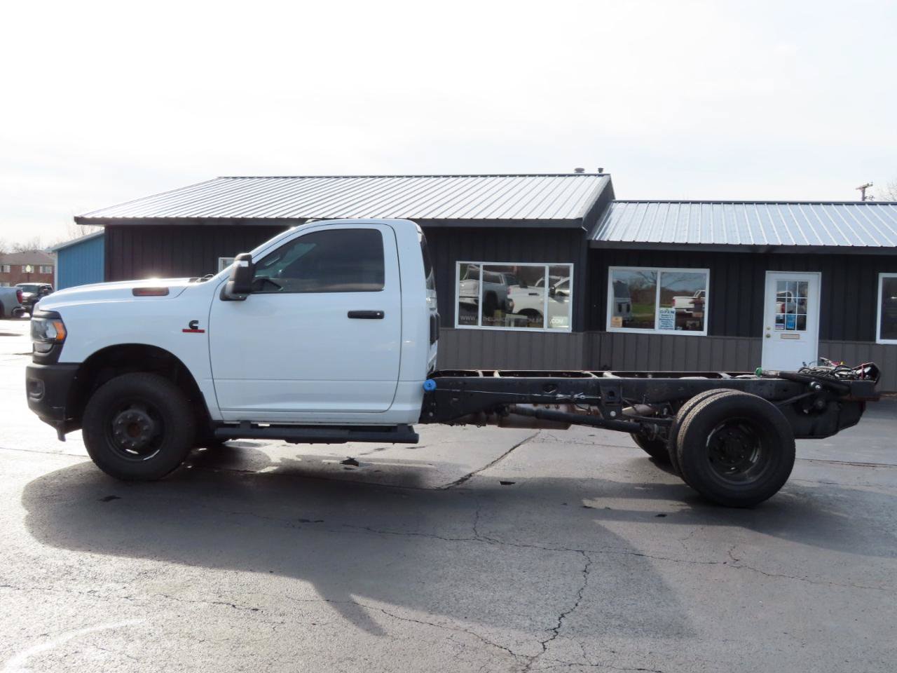 Used 2024 RAM 3500 Tradesman AWD/4WD image 3