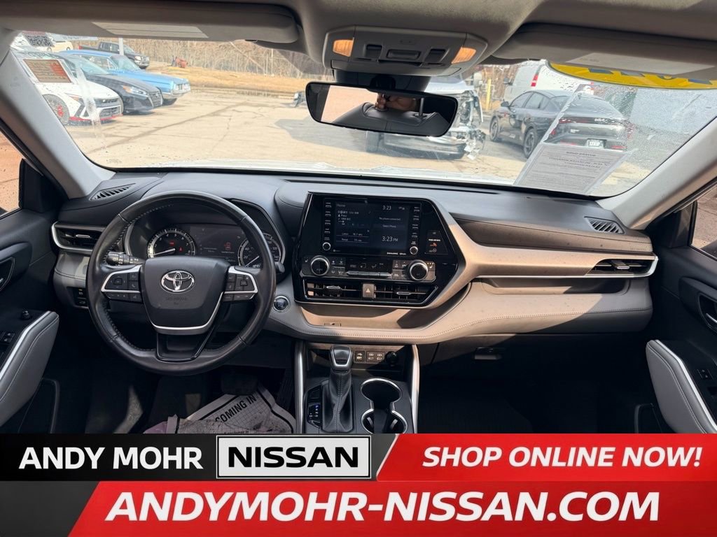 Used 2022 Toyota Highlander XLE AWD/4WD image 33