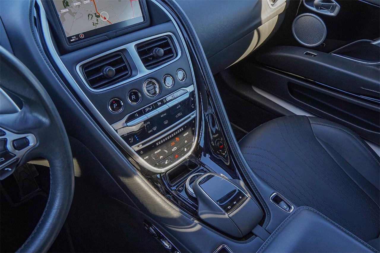 Used 2020 Aston Martin DB11 Volante image 8