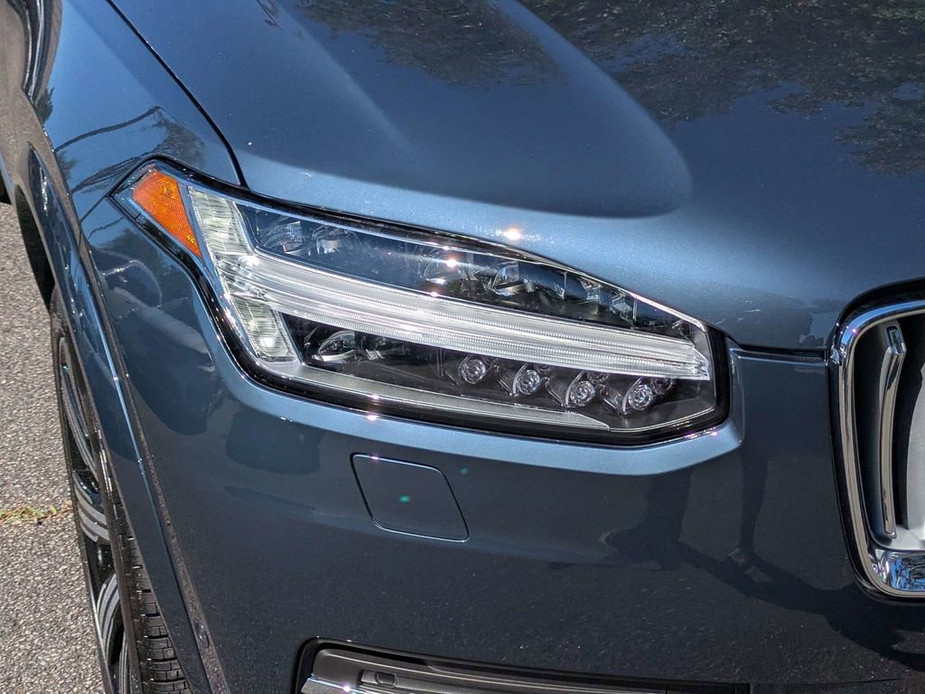 Certified 2025 Volvo XC90 B6 Plus AWD/4WD image 10