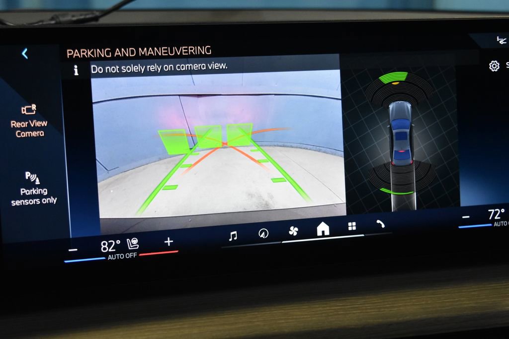 Certified 2025 BMW 330i xDrive Sedan w/ Premium Package image 12