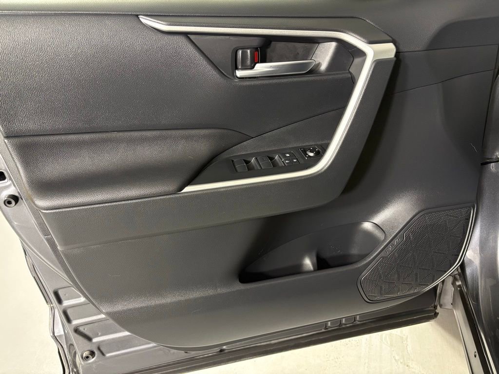 Used 2019 Toyota RAV4 XLE Premium image 14