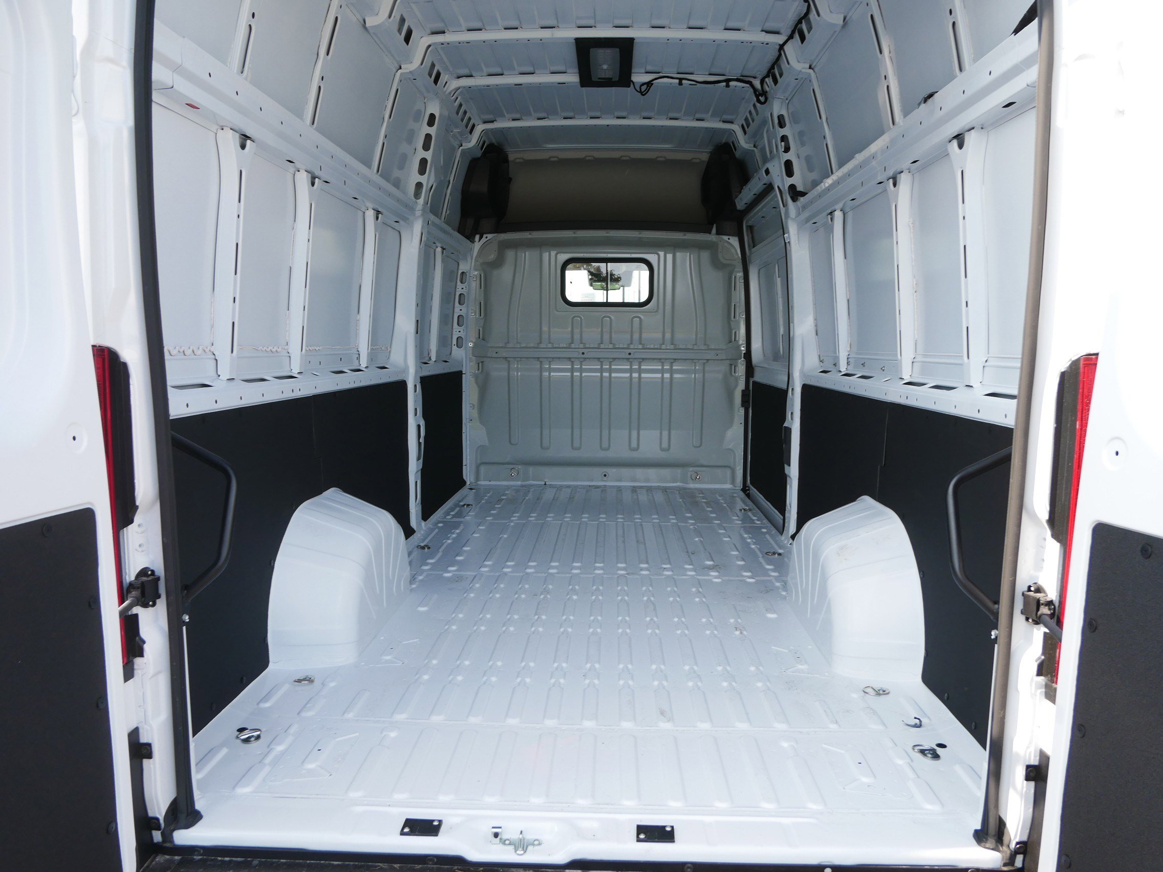 New 2025 RAM ProMaster 3500 w/ Premium Convenience Group image 5